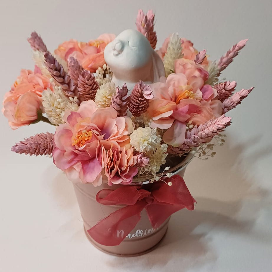 Lata com arranjo de flores preservadas - Madrinha