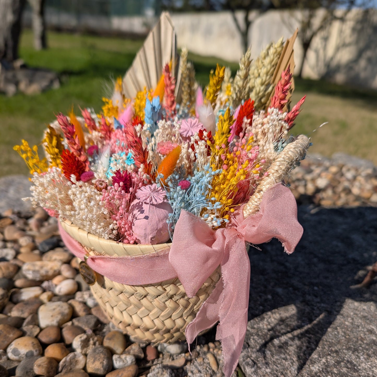 Cesta com flores preservadas