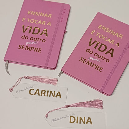 Conjunto bloco de notas e marcador de livros